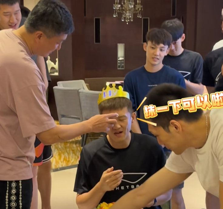 嗨的一个人, 睿还专门舔, http